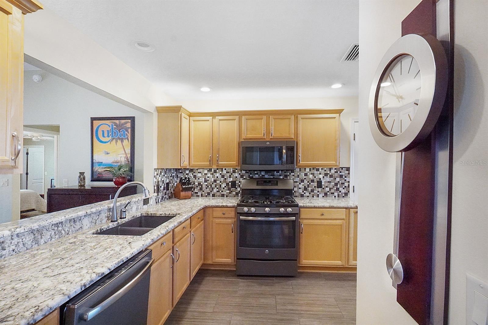 Image 7 of 51 For 2391 St George Avenue