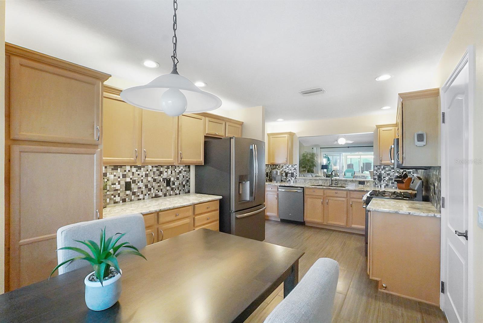 Image 8 of 51 For 2391 St George Avenue