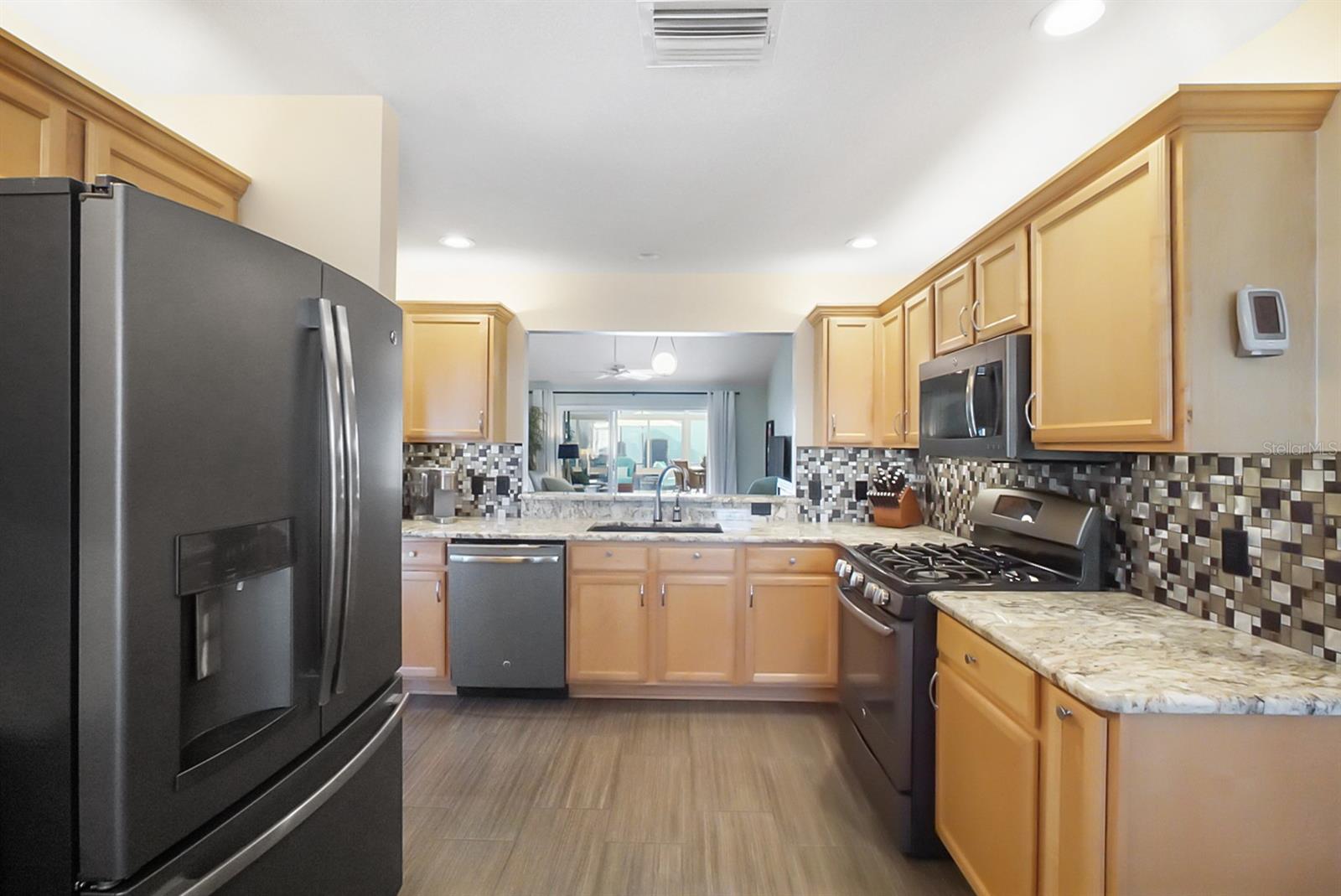 Image 9 of 51 For 2391 St George Avenue