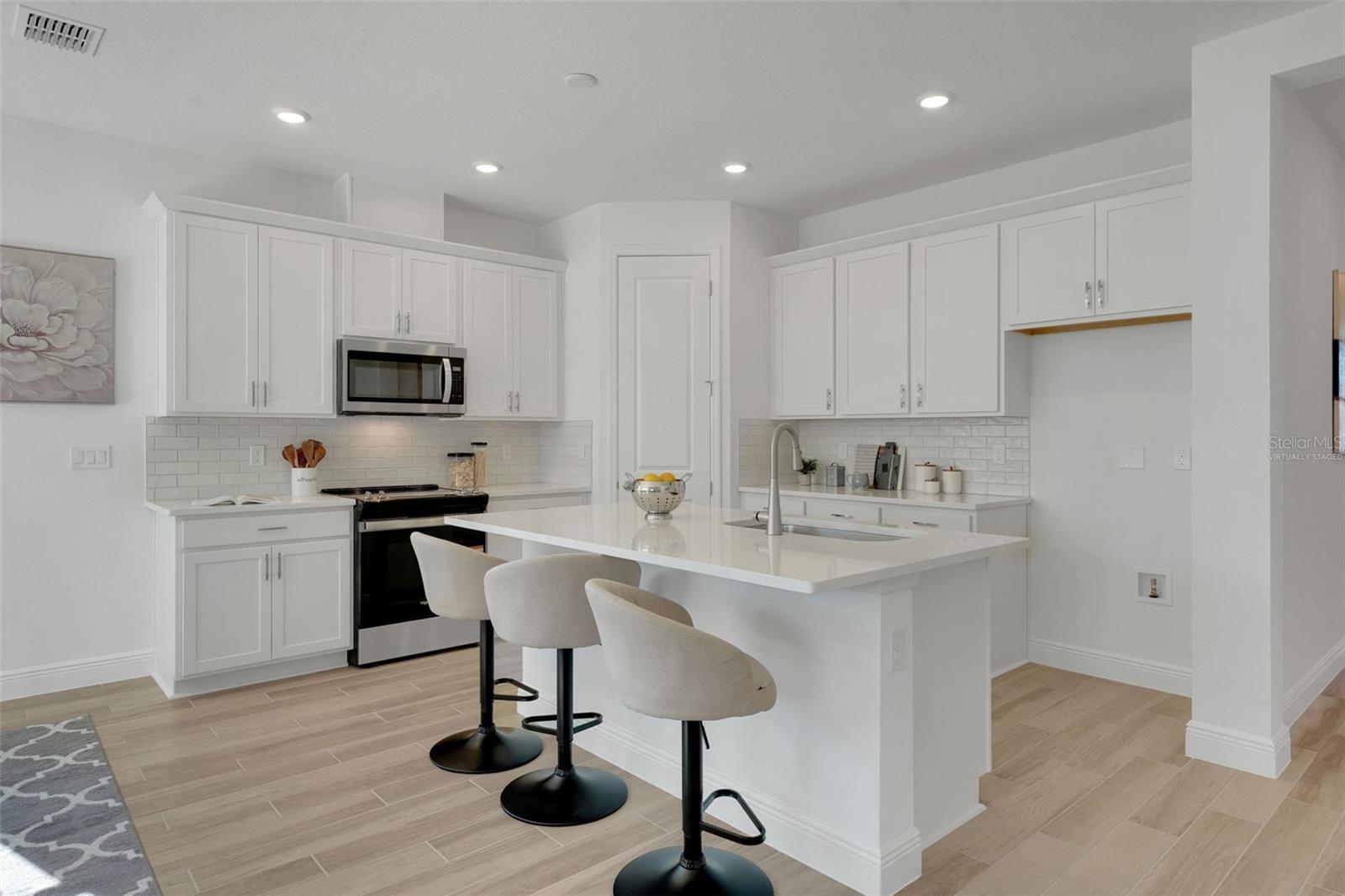 Image 24 of 53 For 995 Fiesta Key Circle