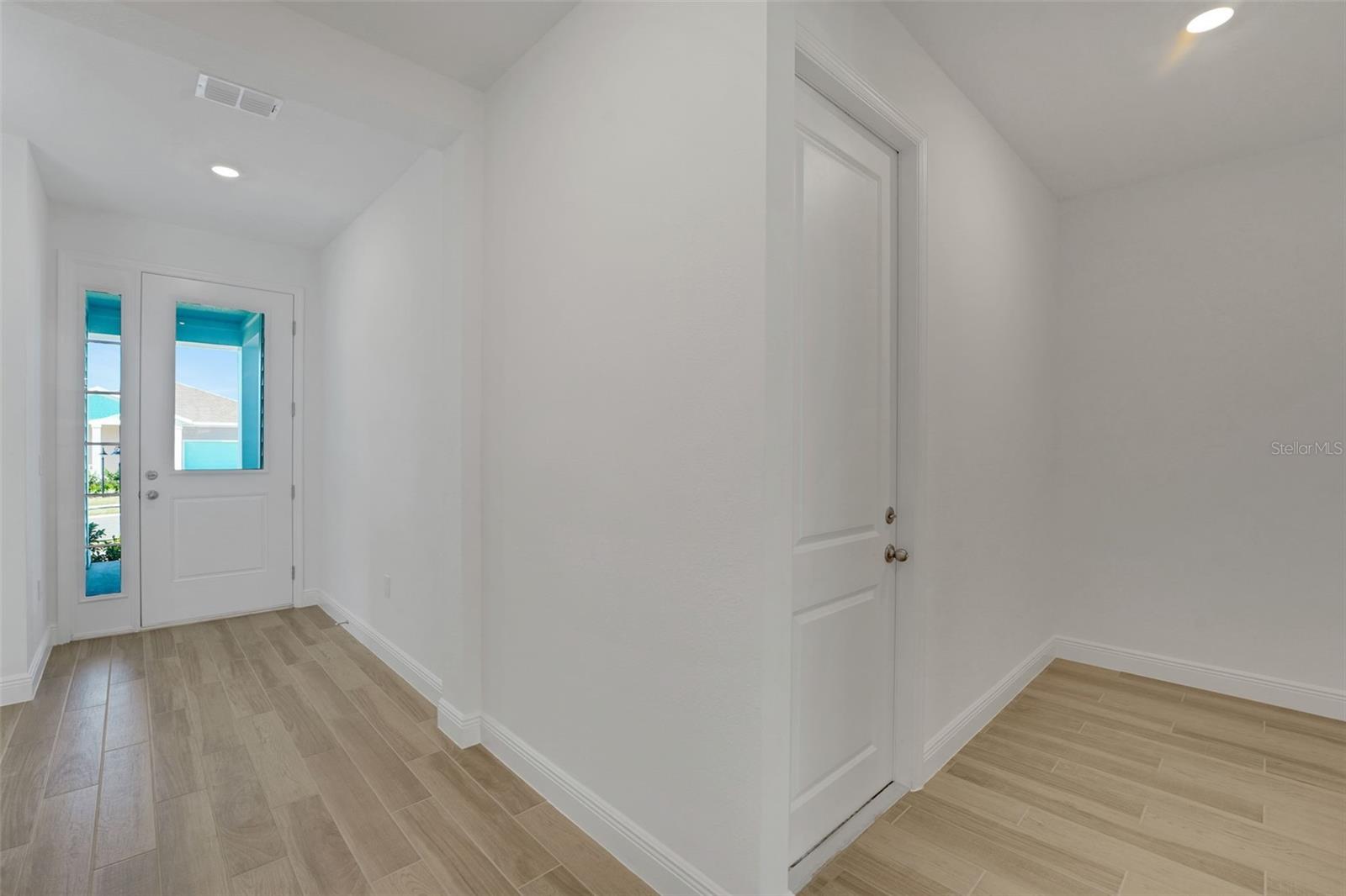 Image 28 of 53 For 995 Fiesta Key Circle