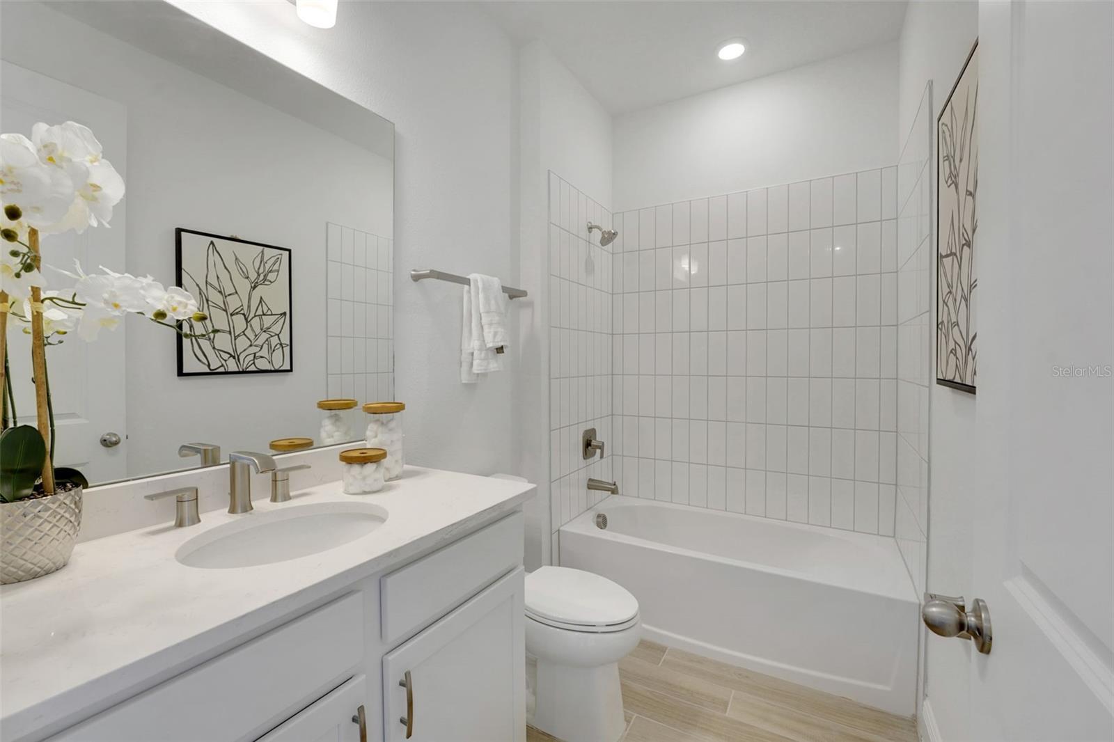 Image 33 of 53 For 995 Fiesta Key Circle