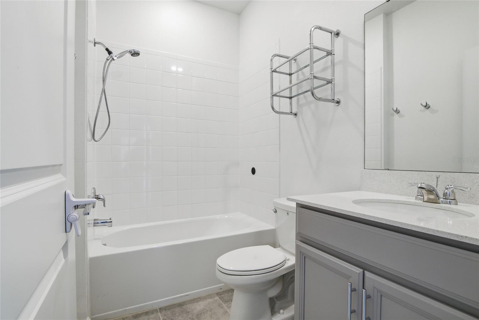 Image 17 of 48 For 954 Laurel View Way