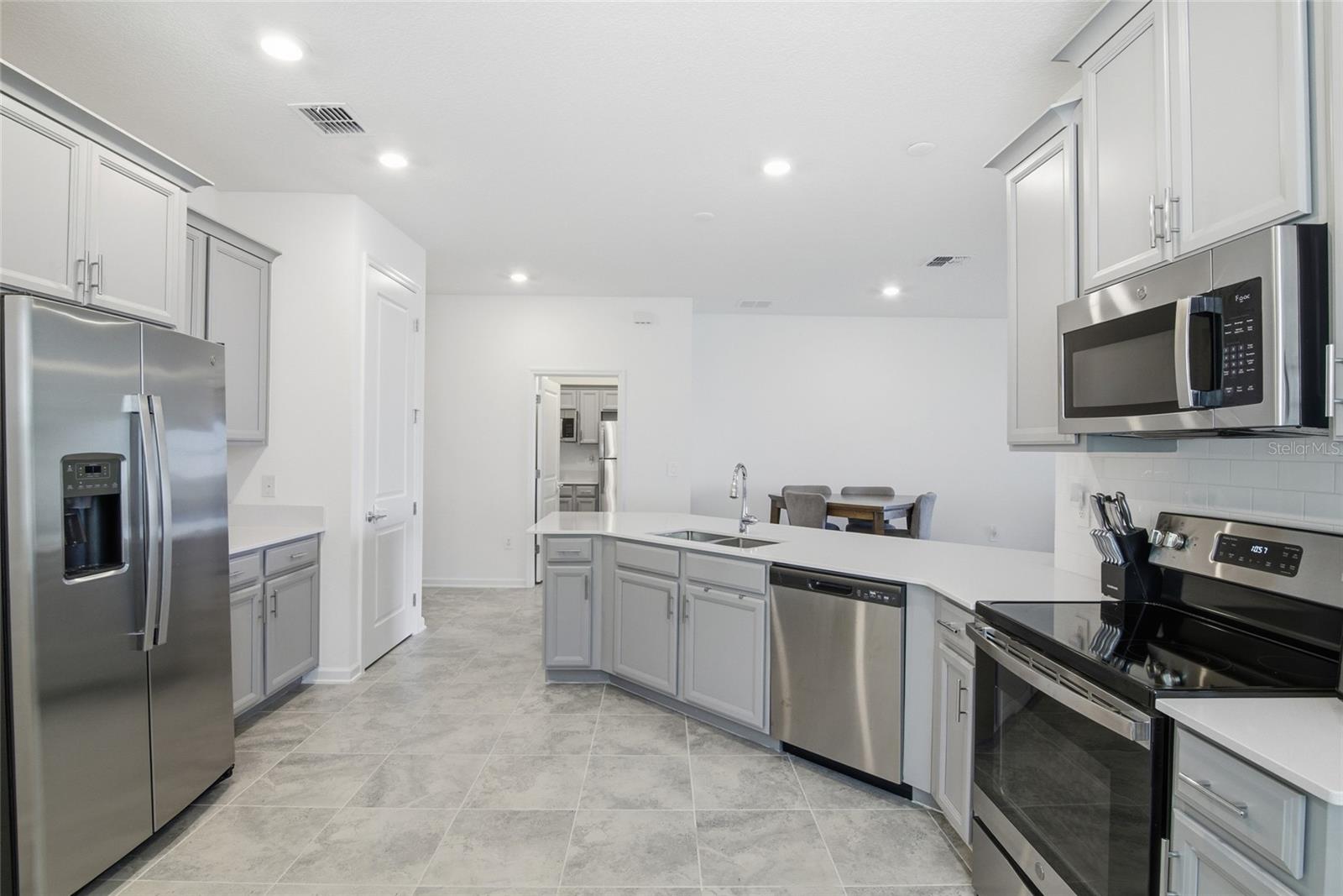 Image 7 of 48 For 954 Laurel View Way