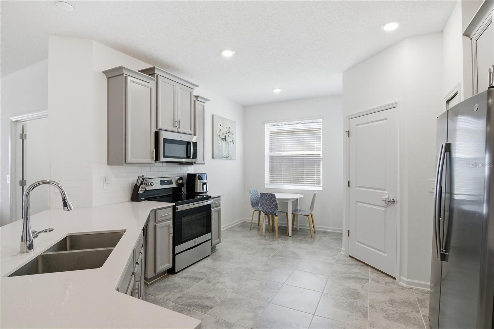 Image 9 of 48 For 954 Laurel View Way