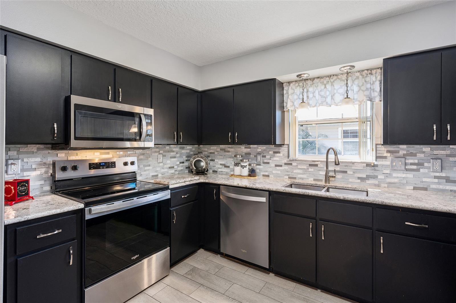 Image 11 of 54 For 1969 Golden Palm Circle