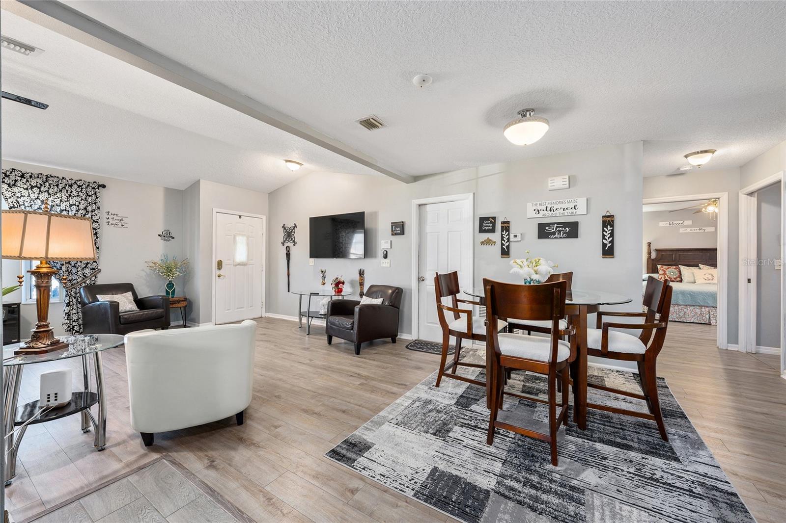 Image 16 of 54 For 1969 Golden Palm Circle