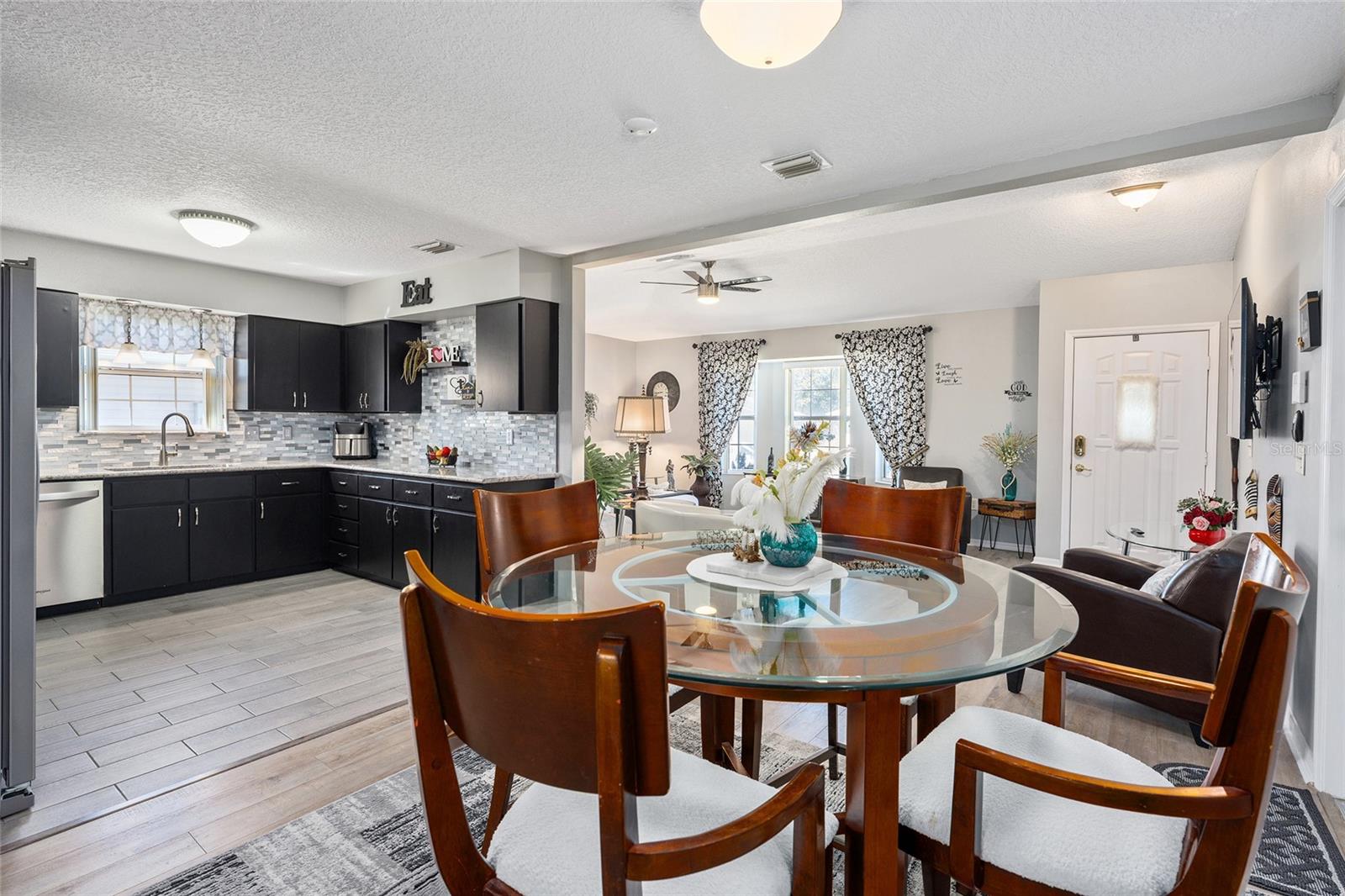 Image 17 of 54 For 1969 Golden Palm Circle