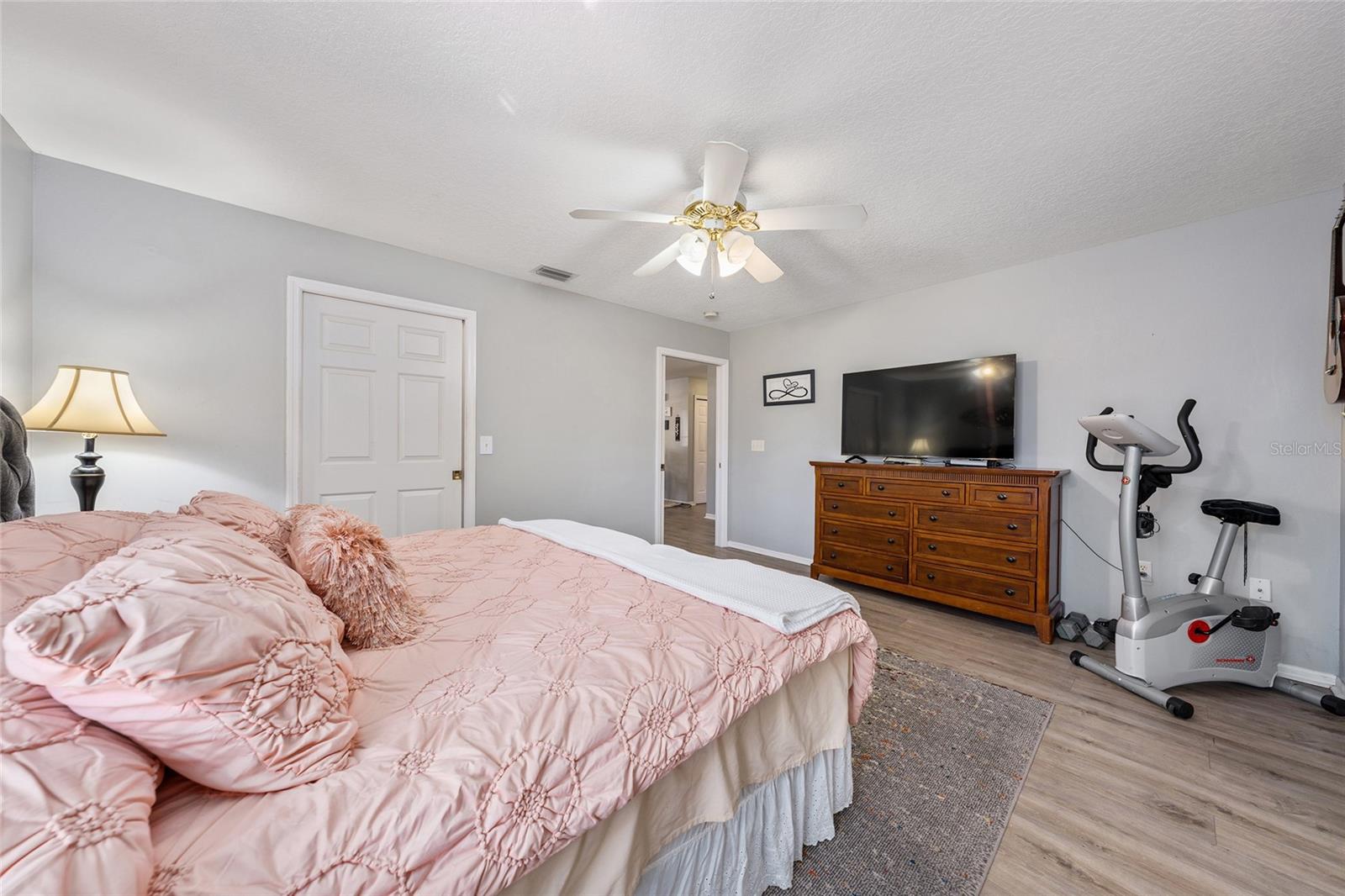 Image 28 of 54 For 1969 Golden Palm Circle