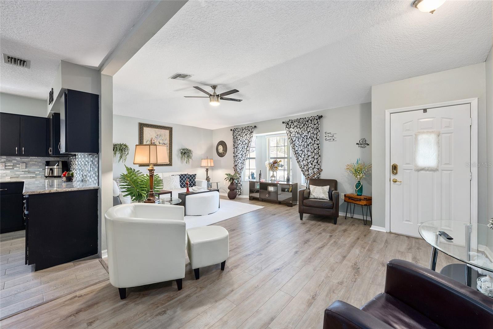 Image 4 of 54 For 1969 Golden Palm Circle