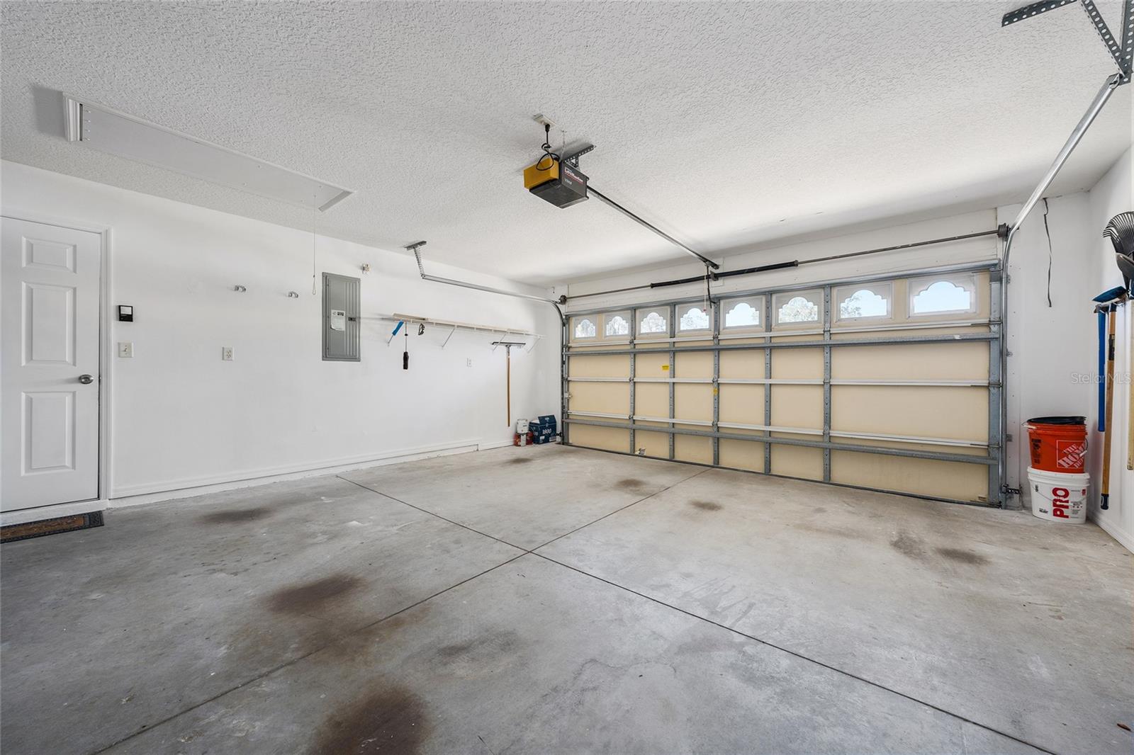 Image 46 of 54 For 1969 Golden Palm Circle