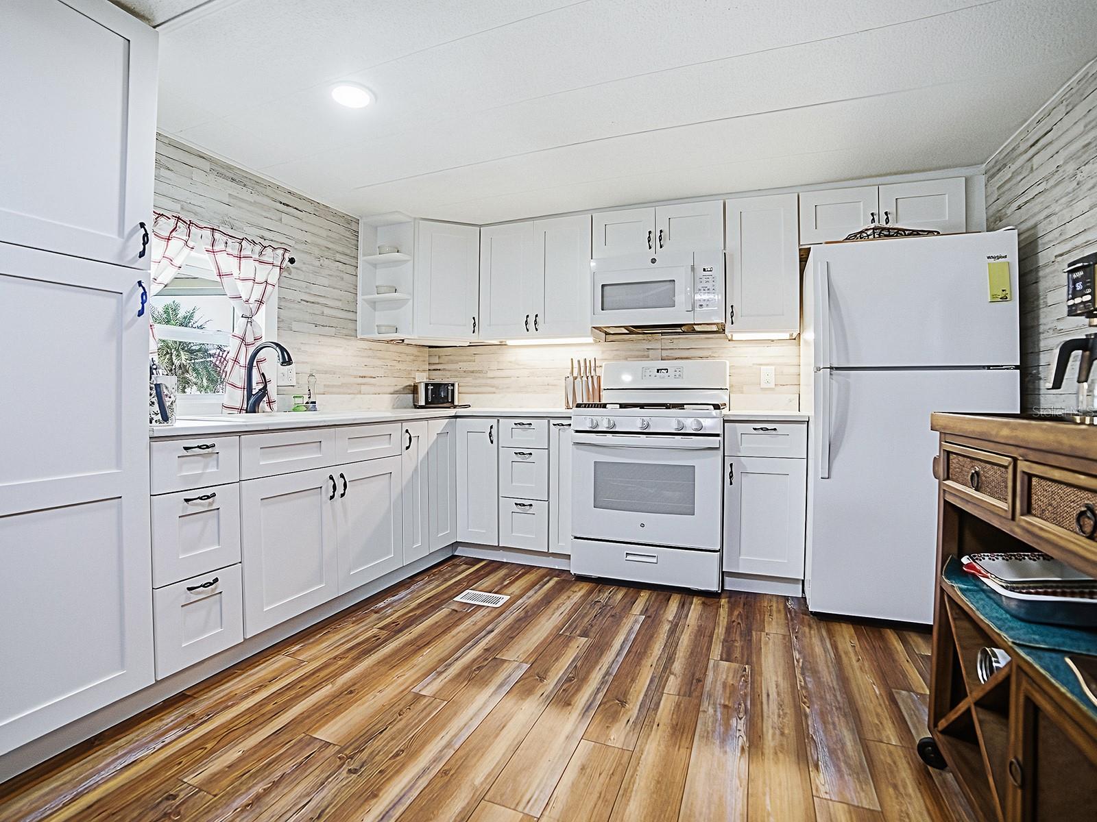 Image 4 of 30 For 211 Rue De Paresse