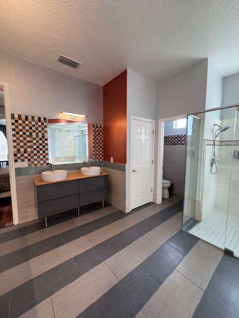 Image 8 of 10 For 7600 Debeaubien Drive