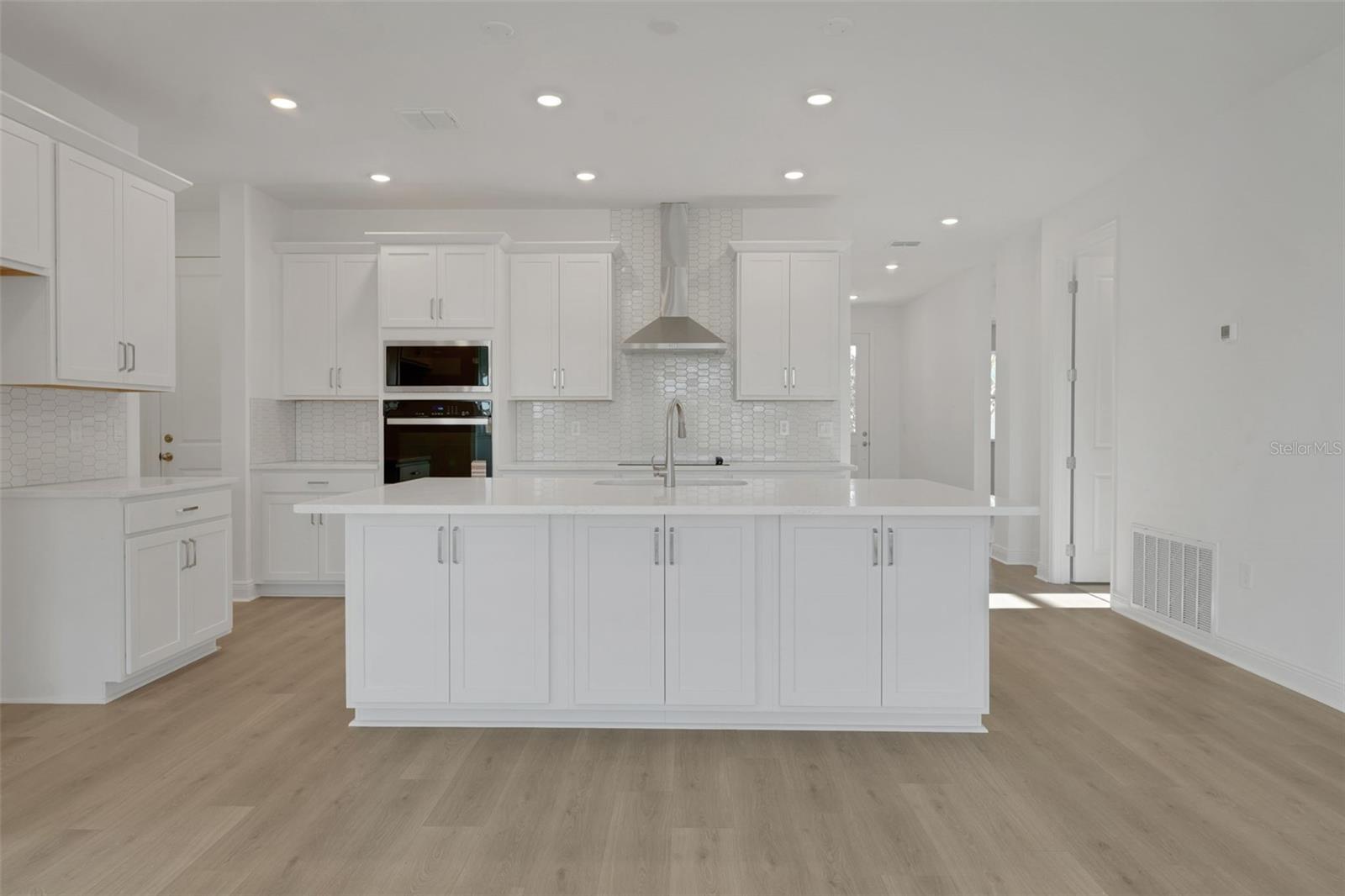 Image 10 of 49 For 994 Fiesta Key Circle