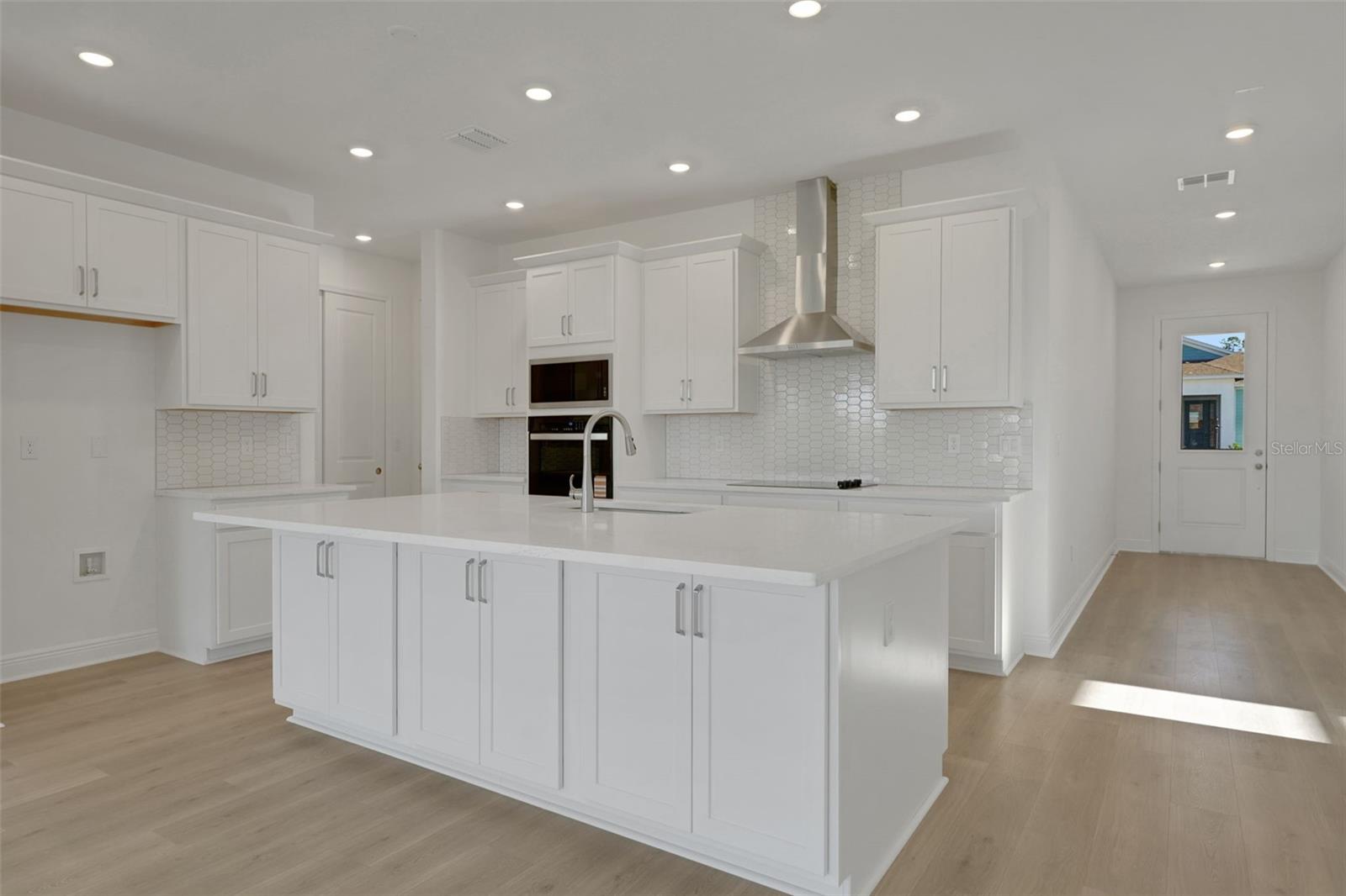 Image 11 of 49 For 994 Fiesta Key Circle