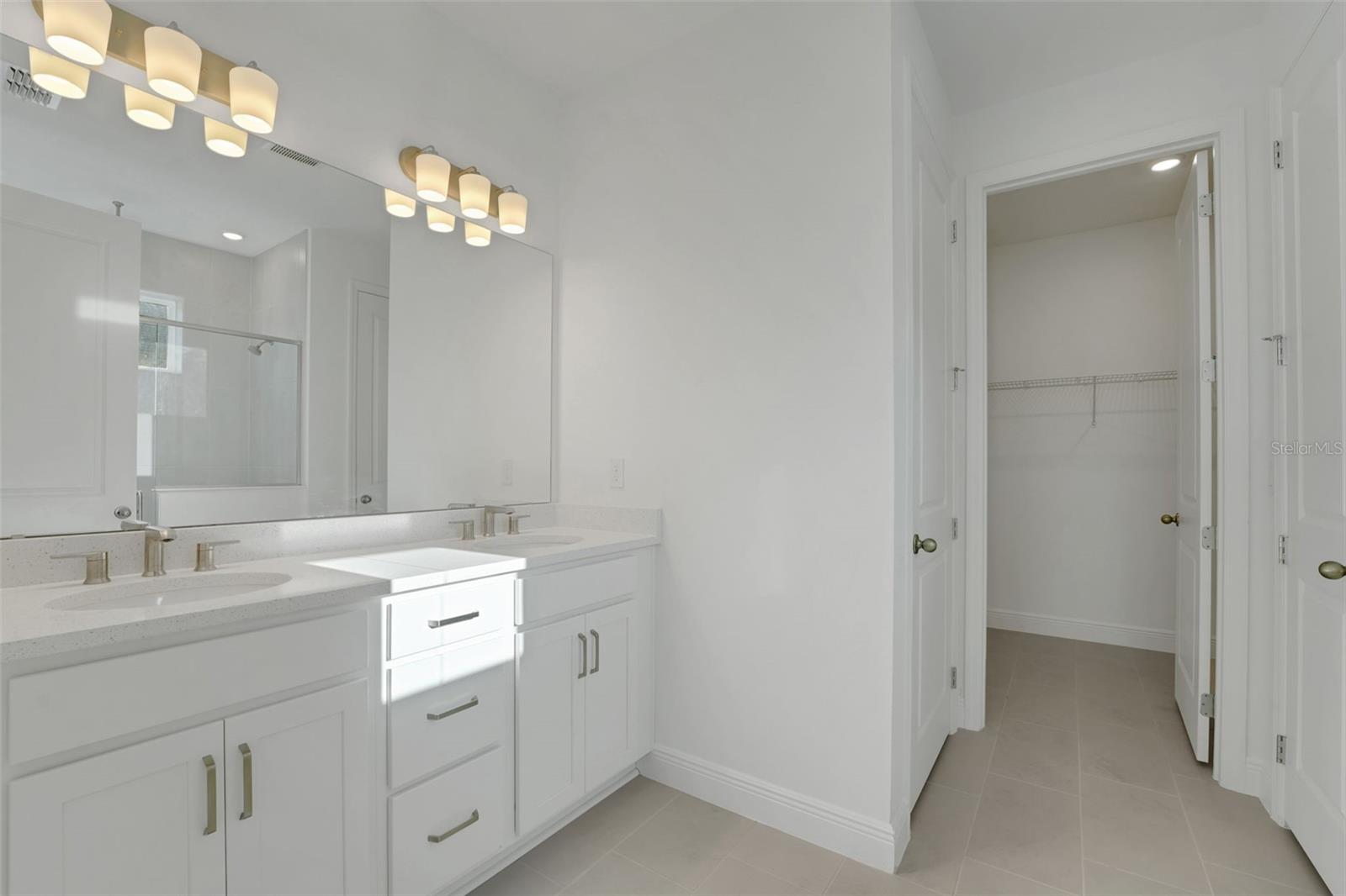 Image 16 of 49 For 994 Fiesta Key Circle