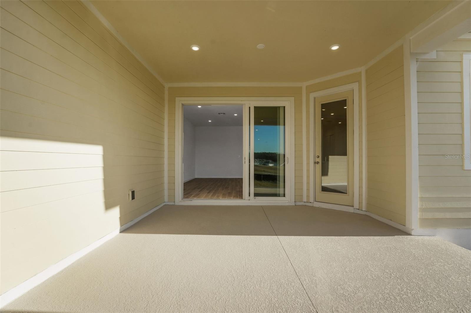 Image 8 of 45 For 1006 Fiesta Key Circle