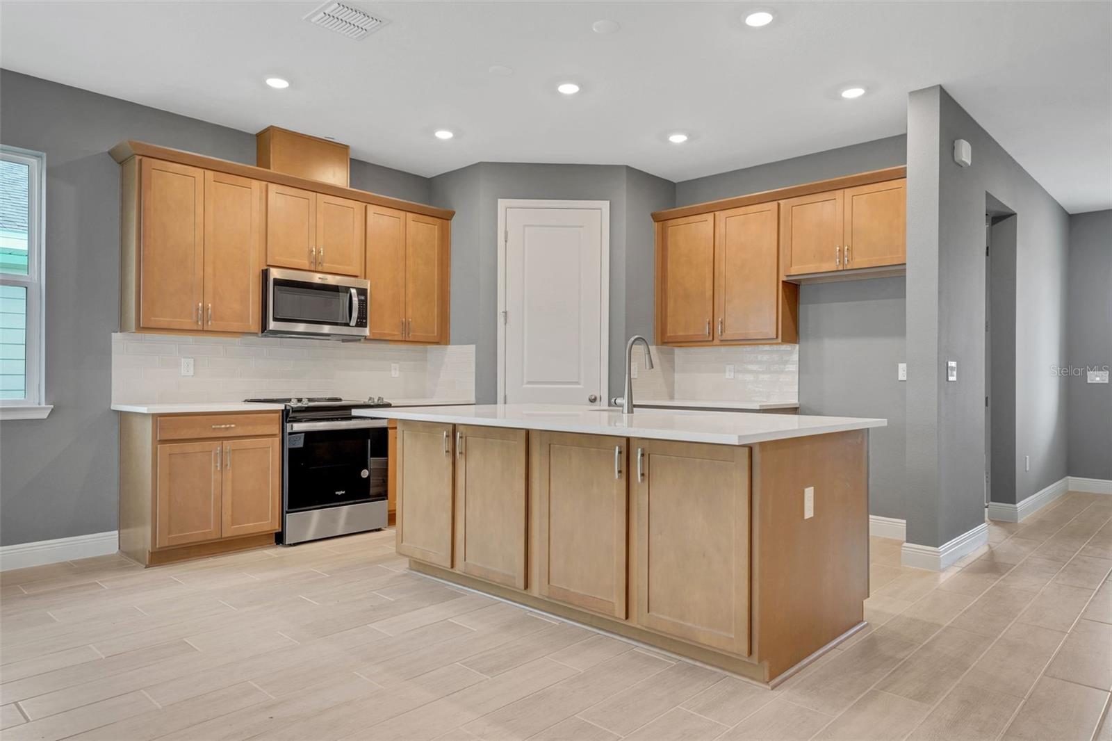 Image 11 of 56 For 985 Fiesta Key Circle