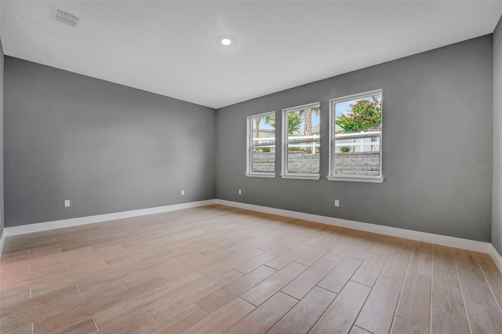 Image 19 of 56 For 985 Fiesta Key Circle