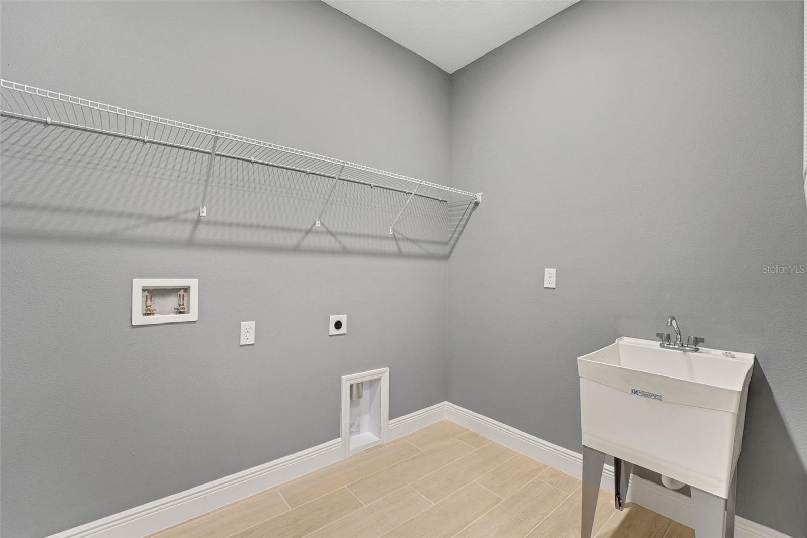 Image 35 of 56 For 985 Fiesta Key Circle