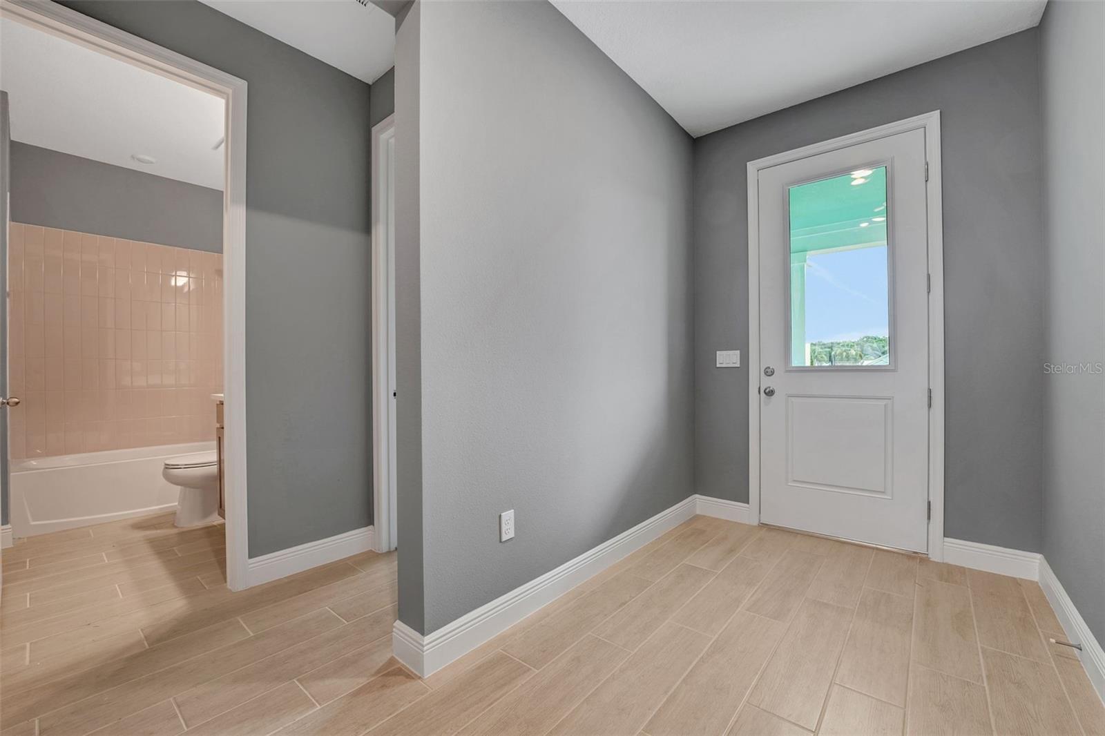 Image 5 of 56 For 985 Fiesta Key Circle