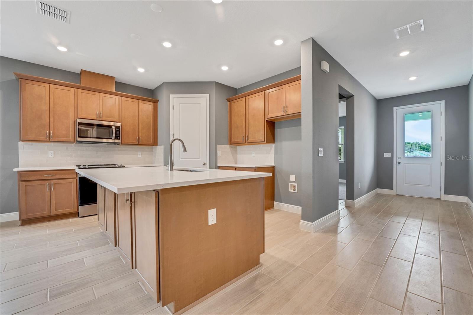 Image 9 of 56 For 985 Fiesta Key Circle