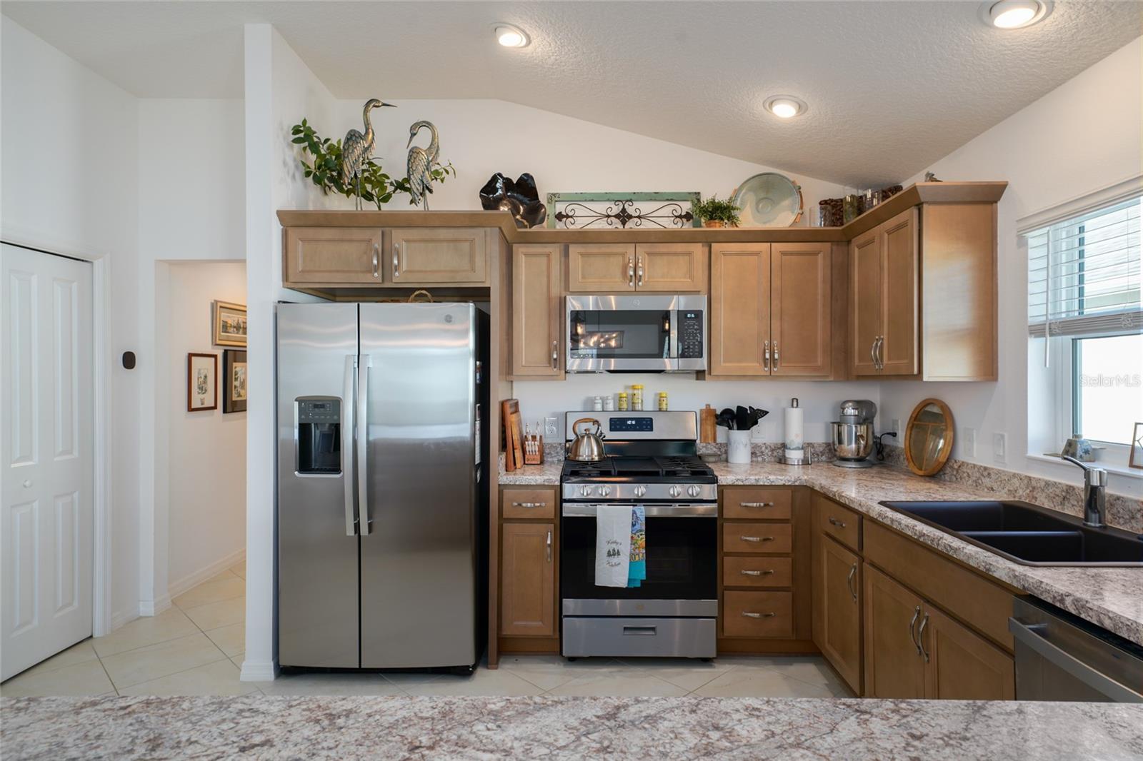 Image 9 of 39 For 6481 Gavanni Street