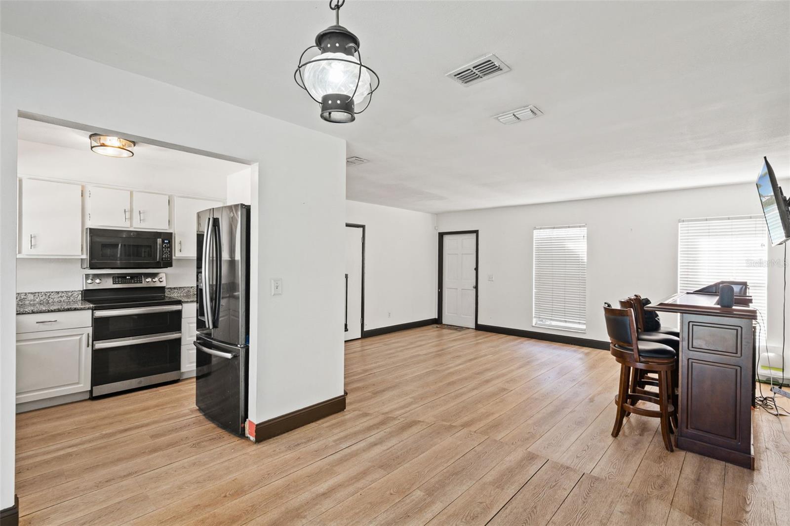 Listing photo id 9 for 509 Oakwood Avenue