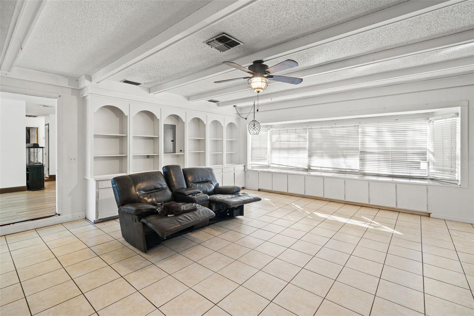 Listing photo id 2 for 509 Oakwood Avenue