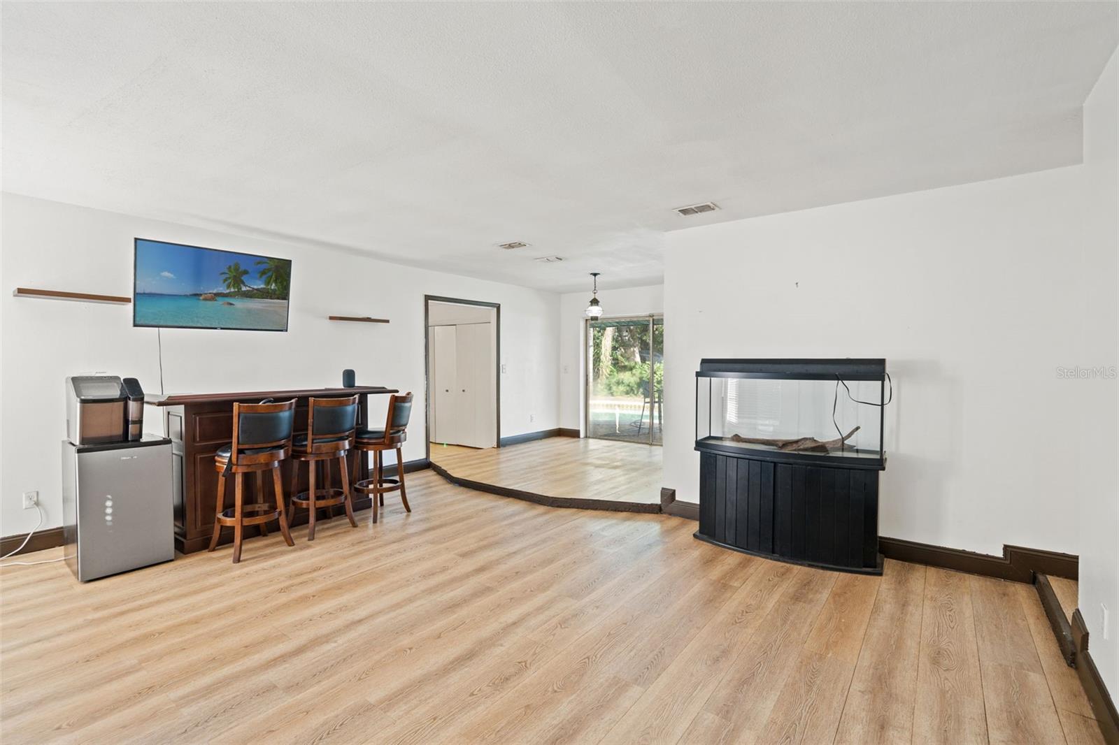 Listing photo id 5 for 509 Oakwood Avenue