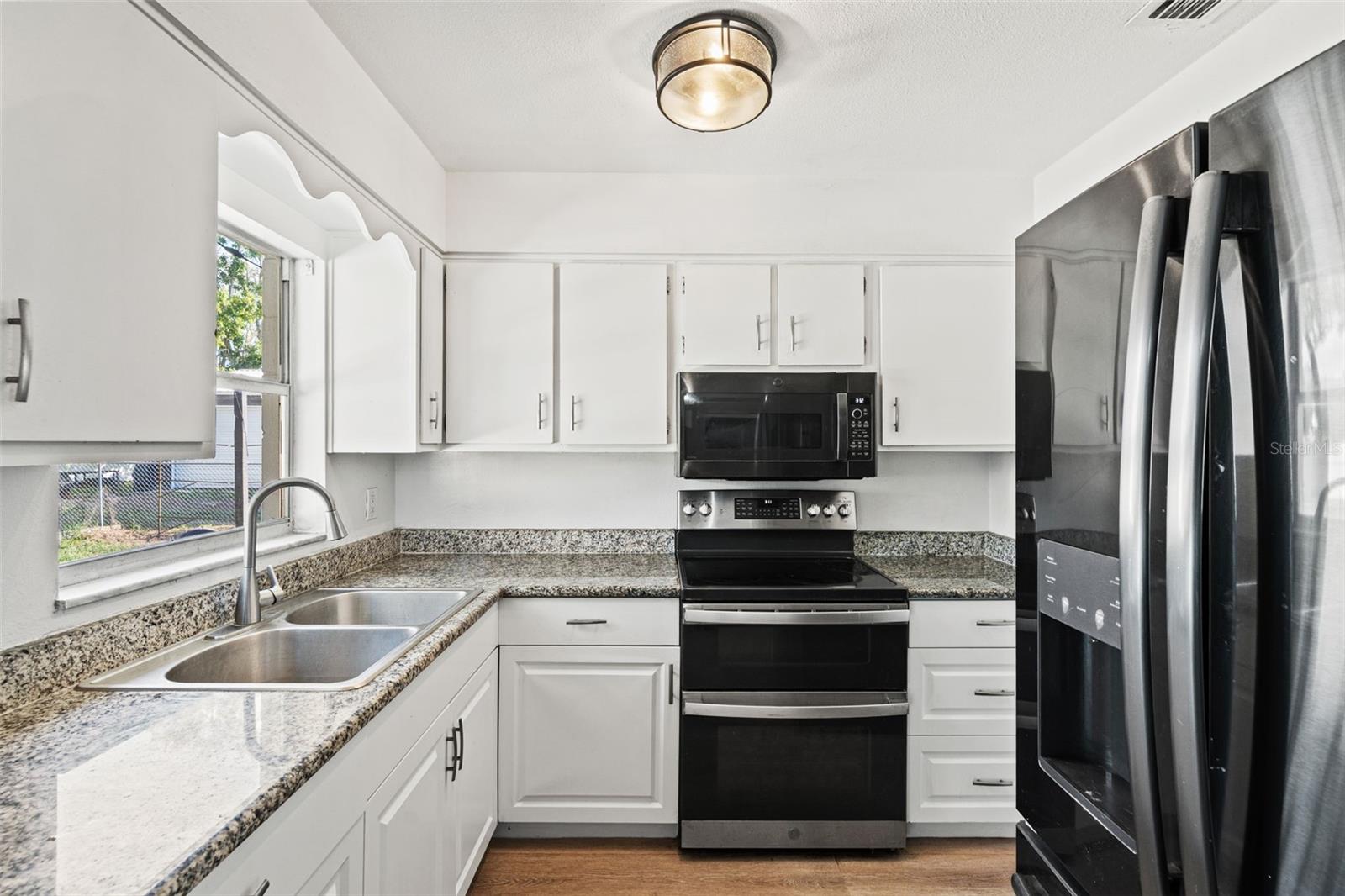 Listing photo id 7 for 509 Oakwood Avenue