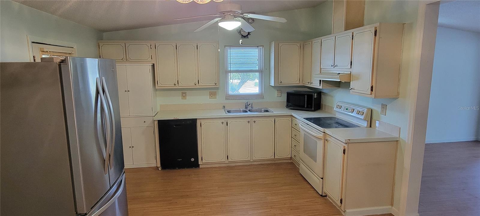 Image 16 of 35 For 1635 Pinehurst Drive