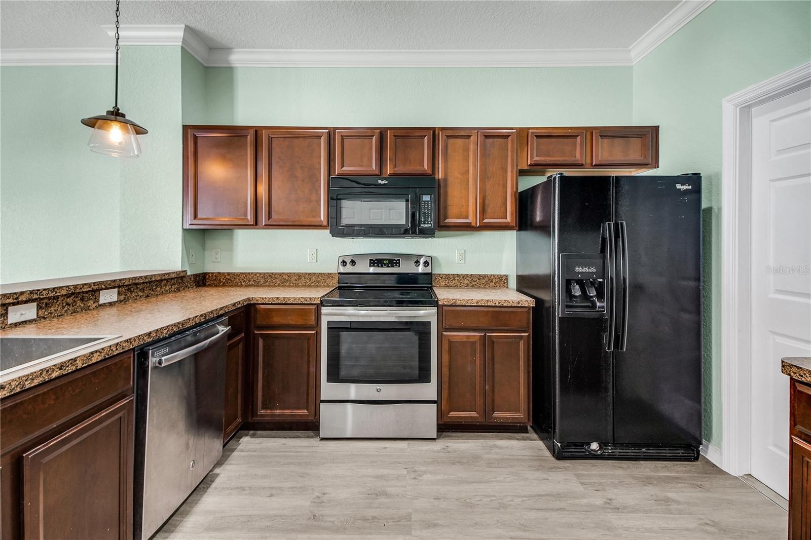 Image 18 of 72 For 12392 48th Loop