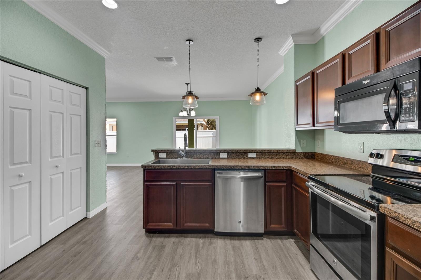 Image 19 of 72 For 12392 48th Loop