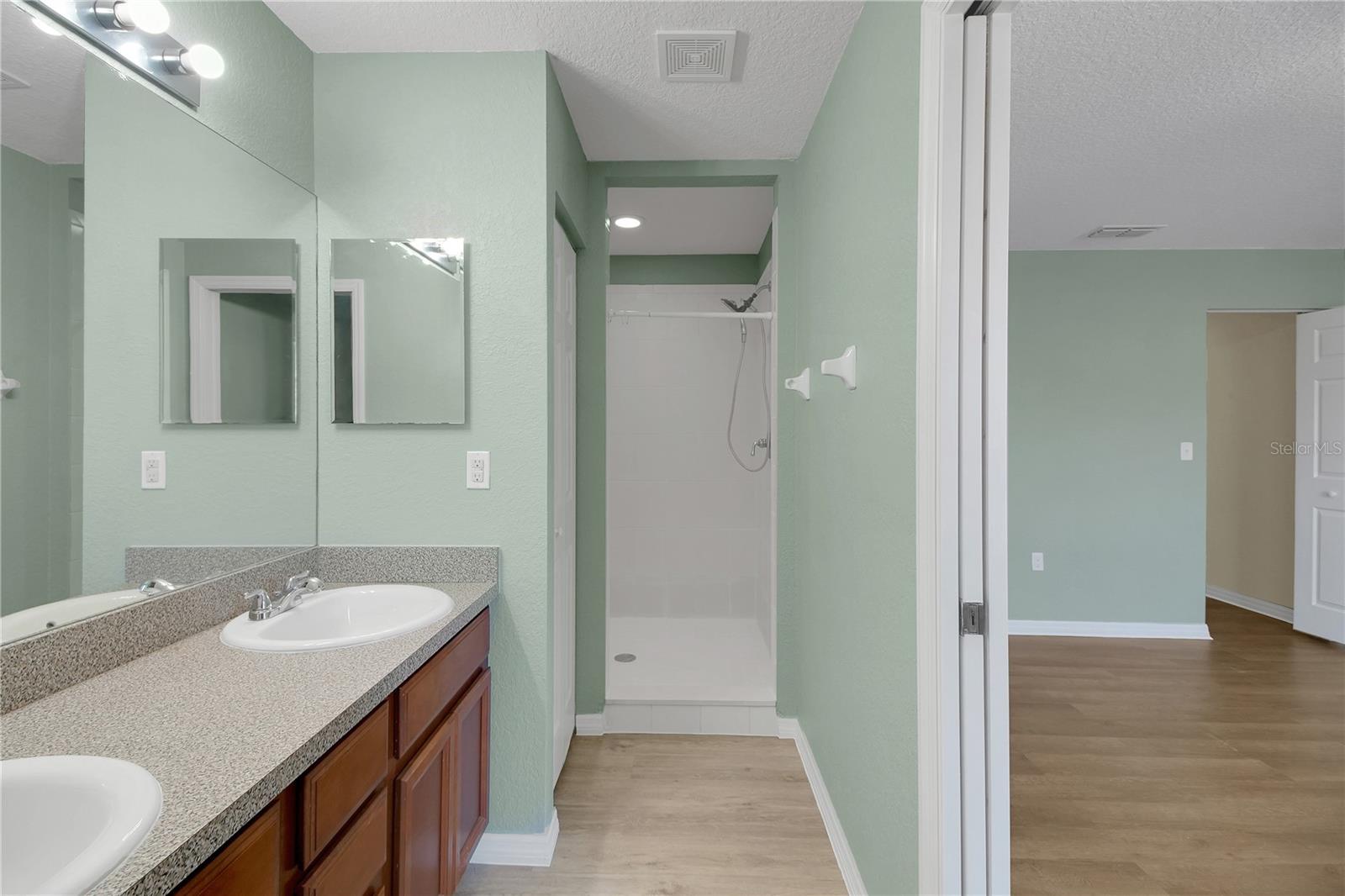 Image 31 of 72 For 12392 48th Loop