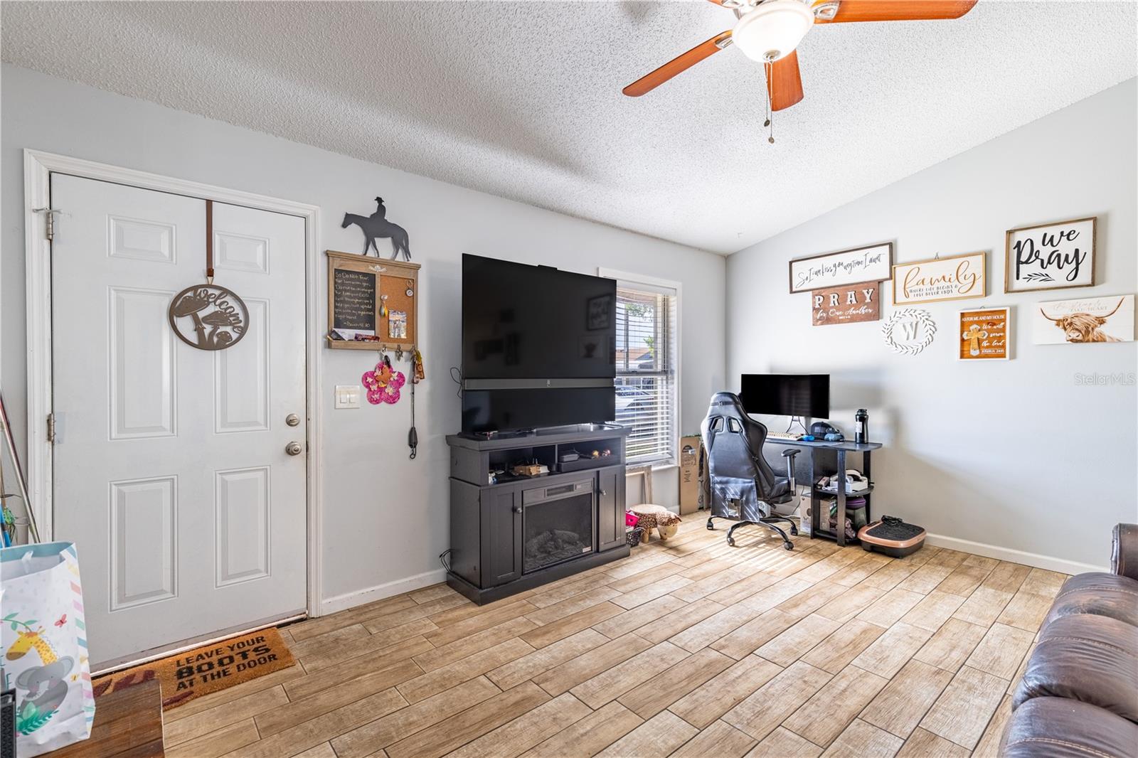 Image 4 of 27 For 12381 Antonio Circle