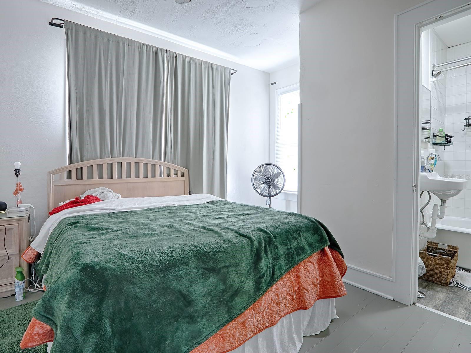 Image 23 of 50 For 426 Citrus Avenue