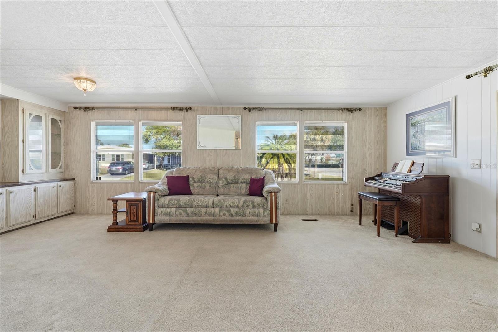 Image 10 of 33 For 1001 Belmont Circle