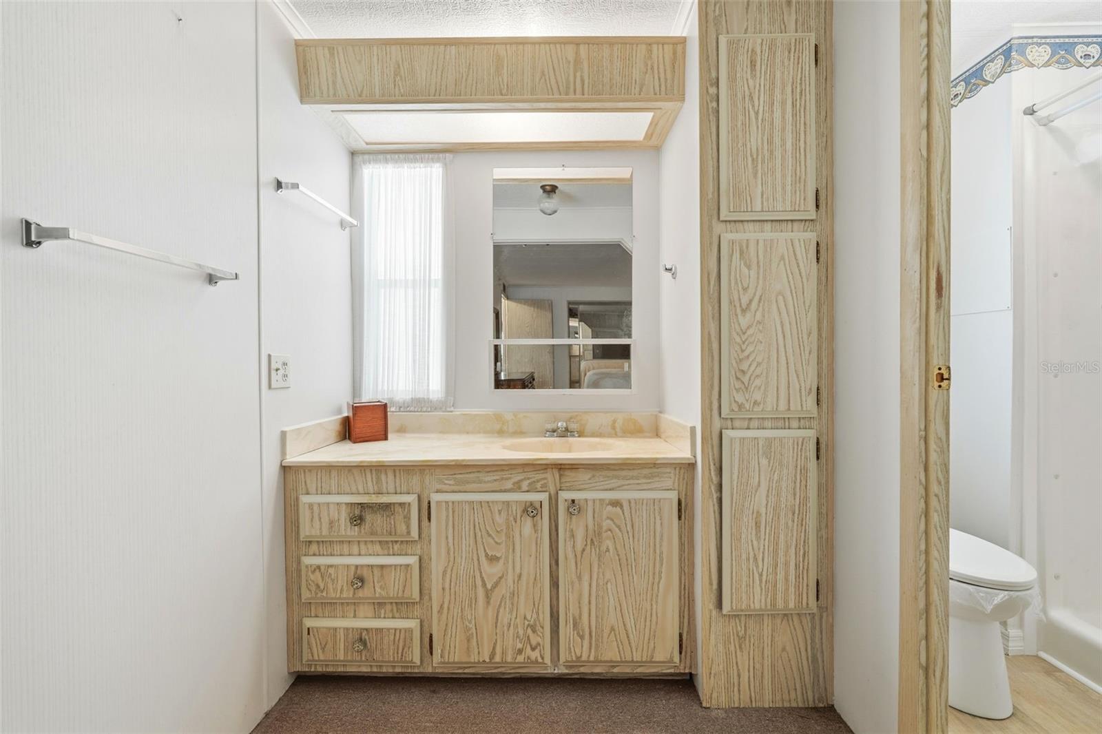 Image 17 of 33 For 1001 Belmont Circle