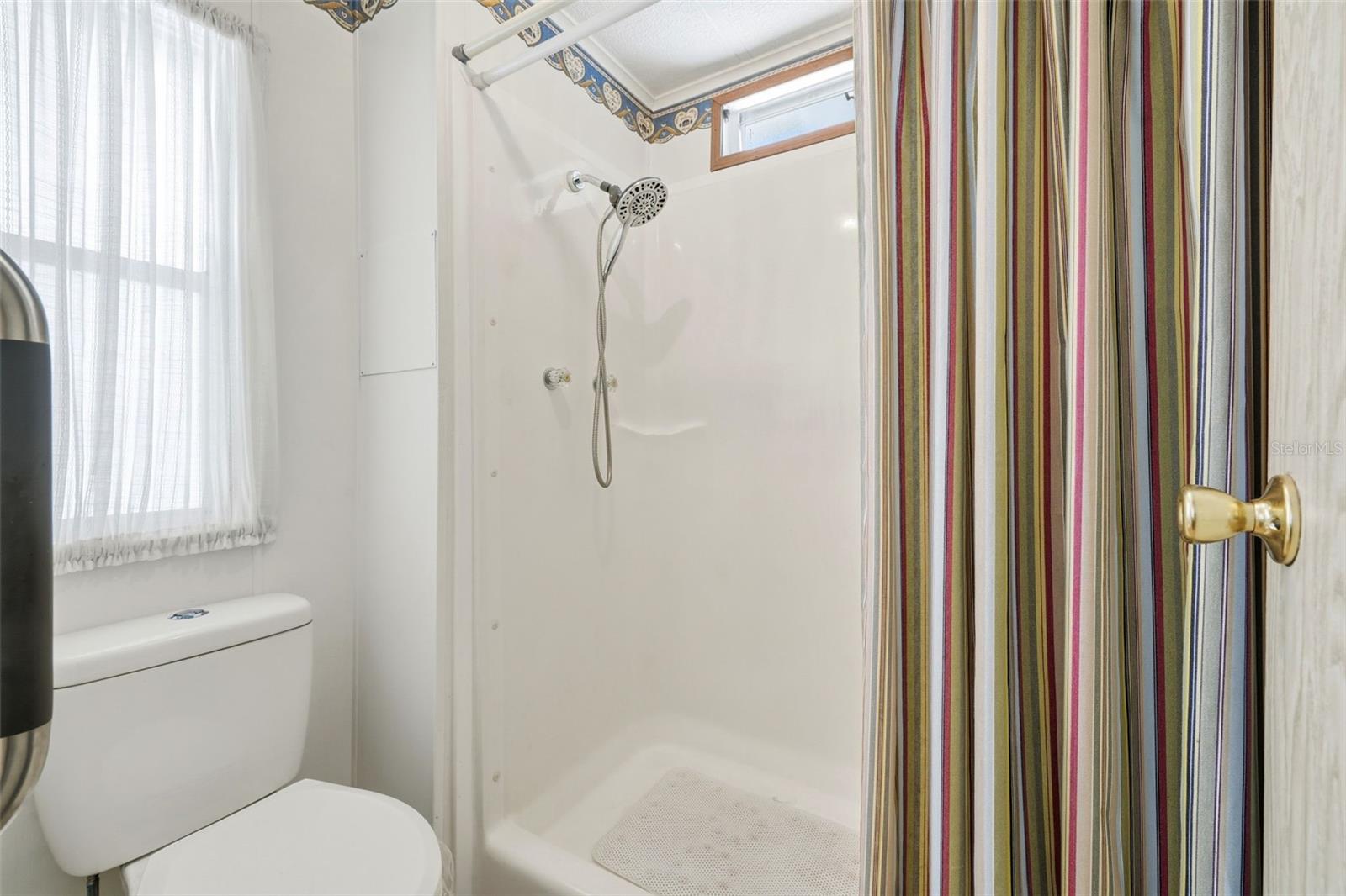 Image 19 of 33 For 1001 Belmont Circle