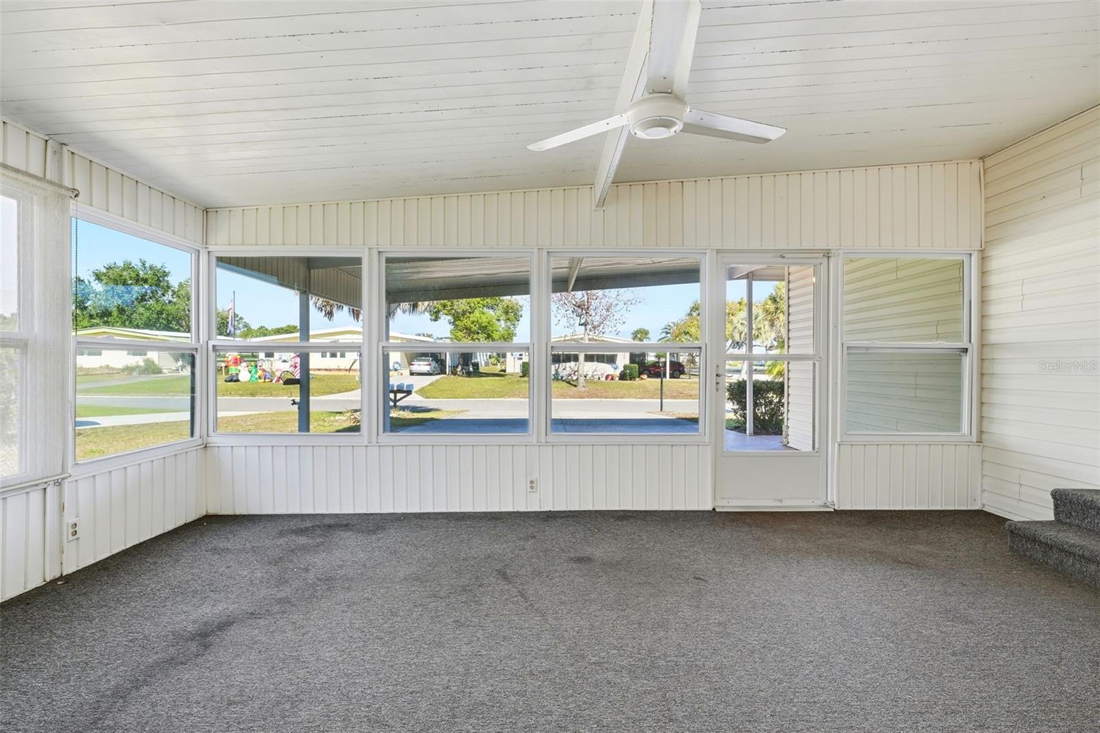 Image 4 of 33 For 1001 Belmont Circle