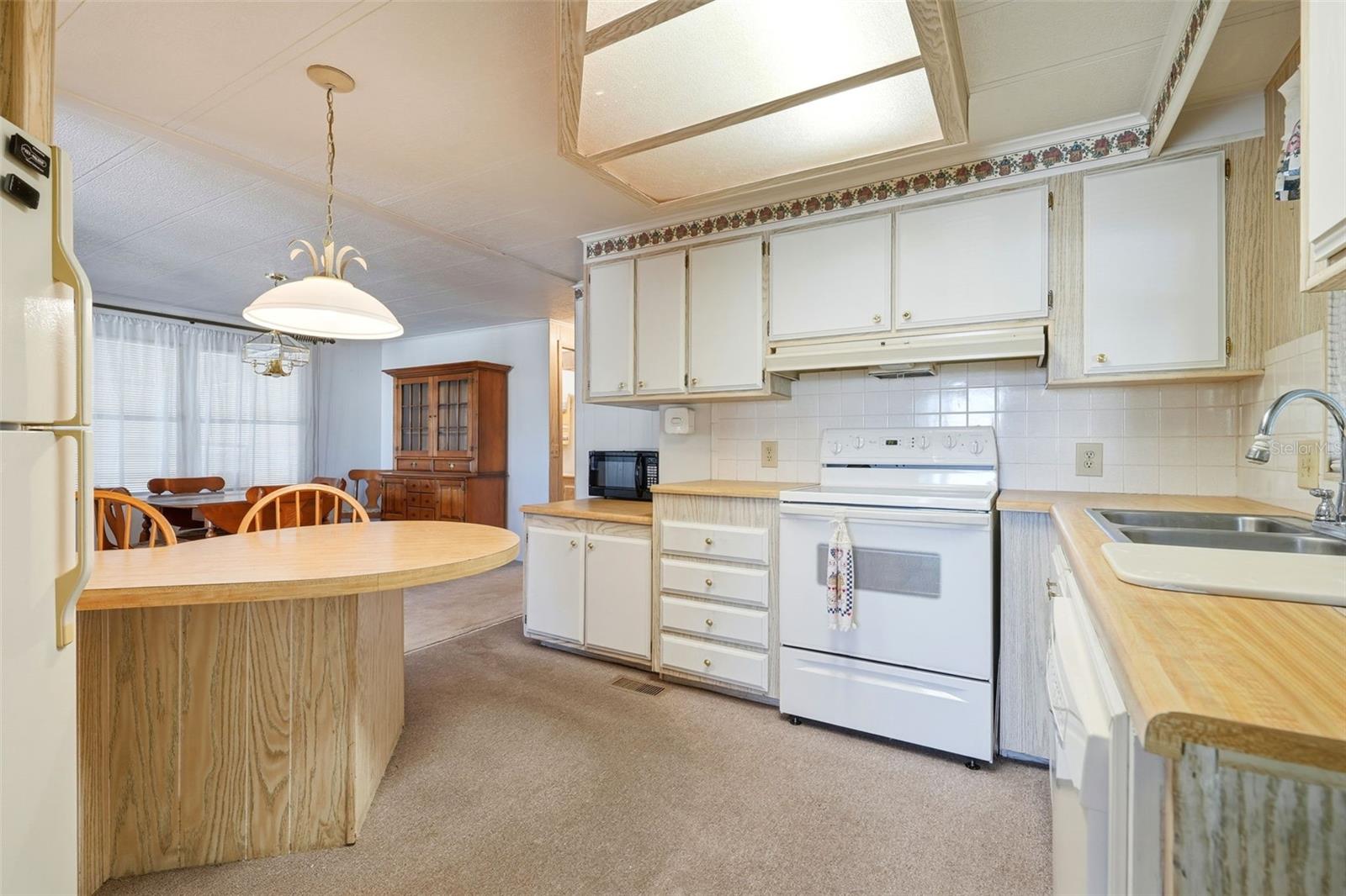 Image 6 of 33 For 1001 Belmont Circle