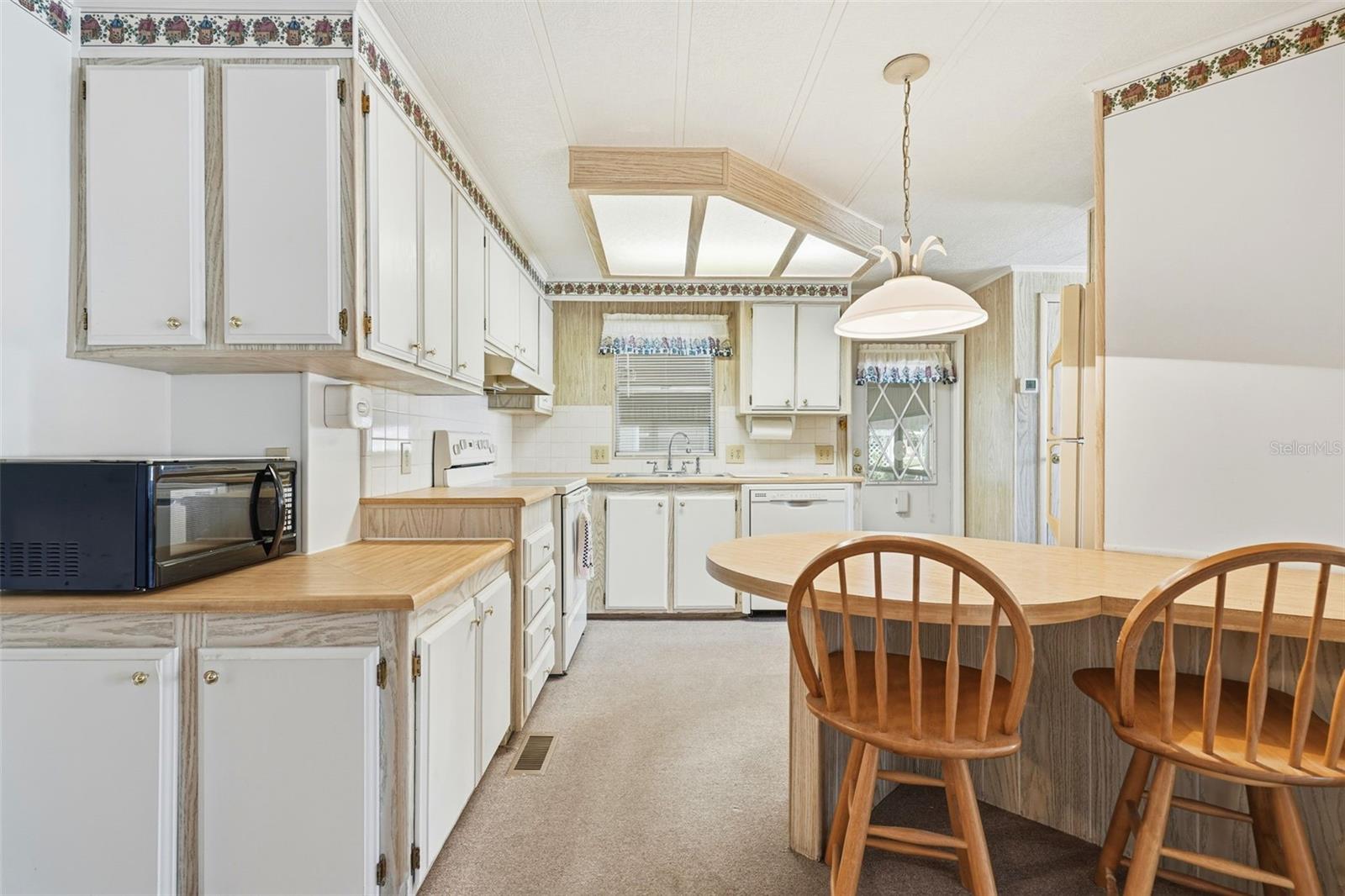 Image 8 of 33 For 1001 Belmont Circle