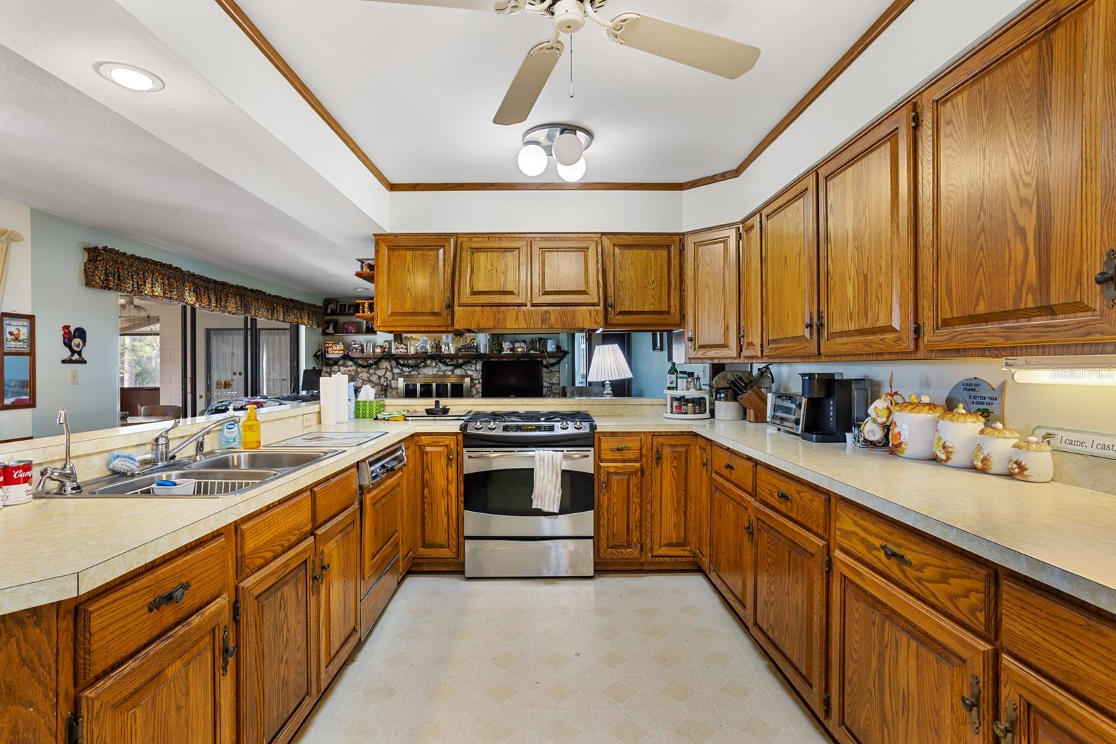 Image 10 of 21 For 8822 Winter Garden Vineland Road