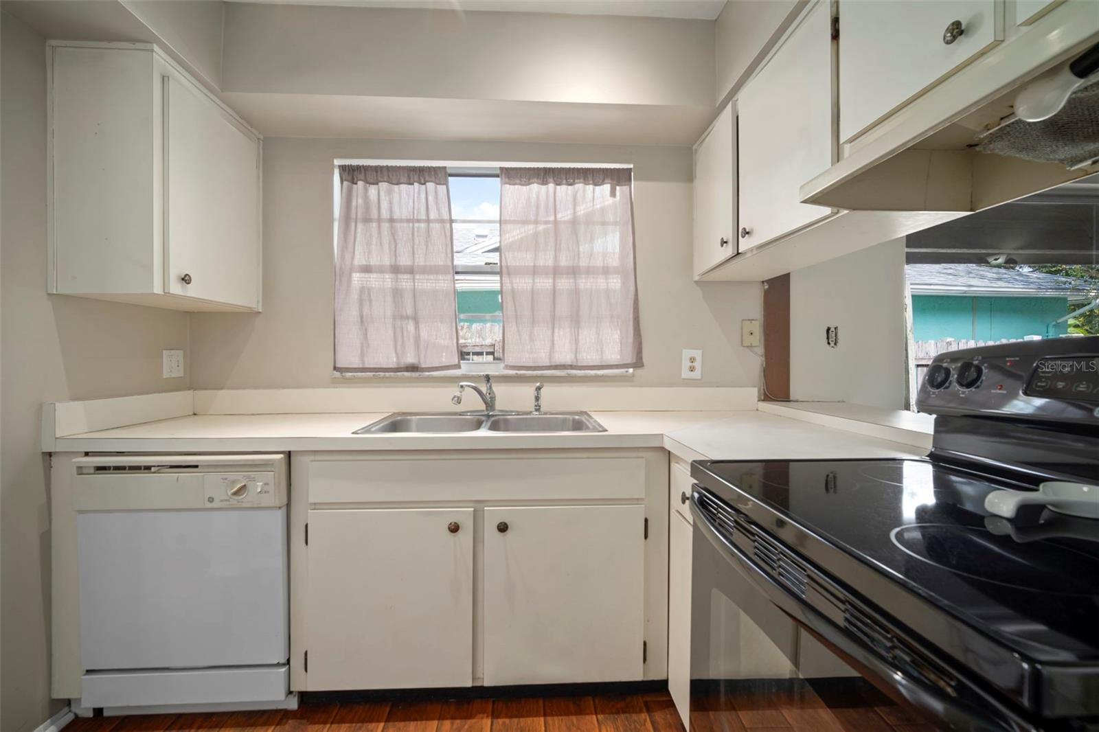 Image 16 of 43 For 810 Black Knight Drive