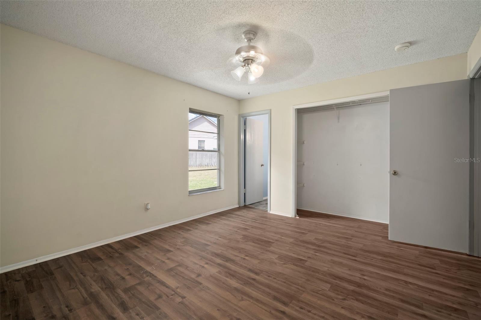 Image 29 of 43 For 810 Black Knight Drive