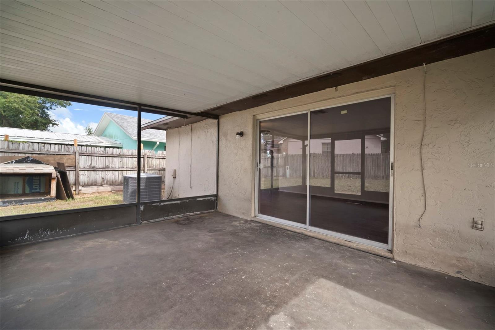 Image 35 of 43 For 810 Black Knight Drive