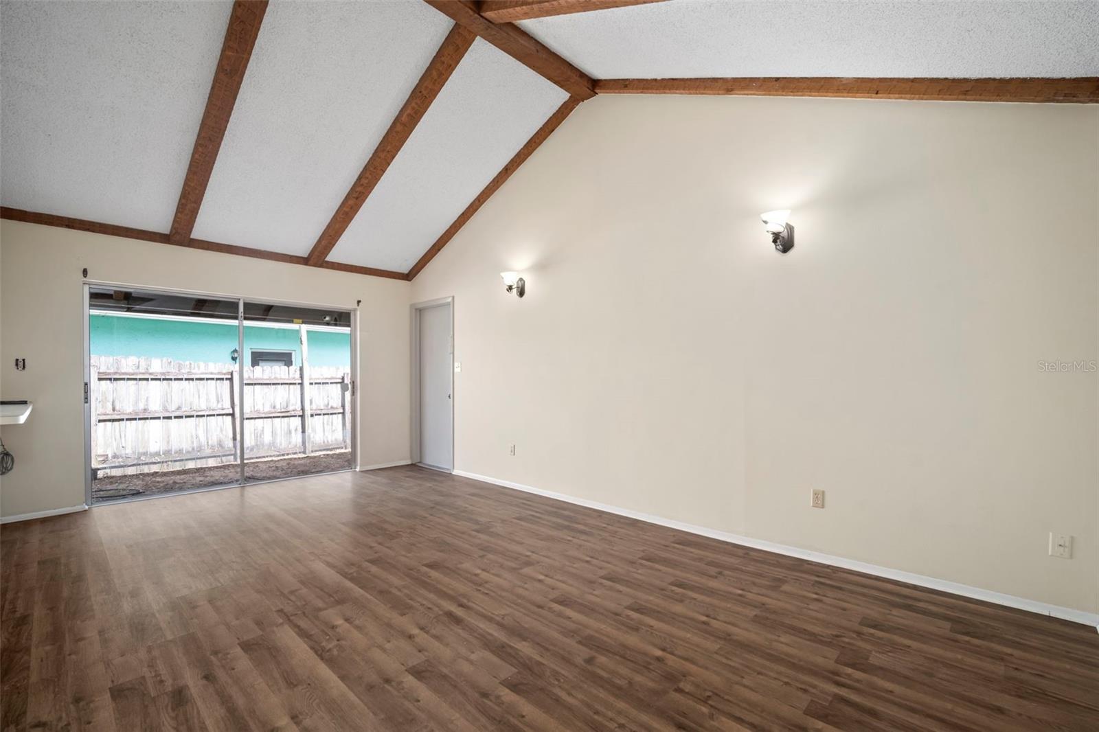 Image 6 of 43 For 810 Black Knight Drive