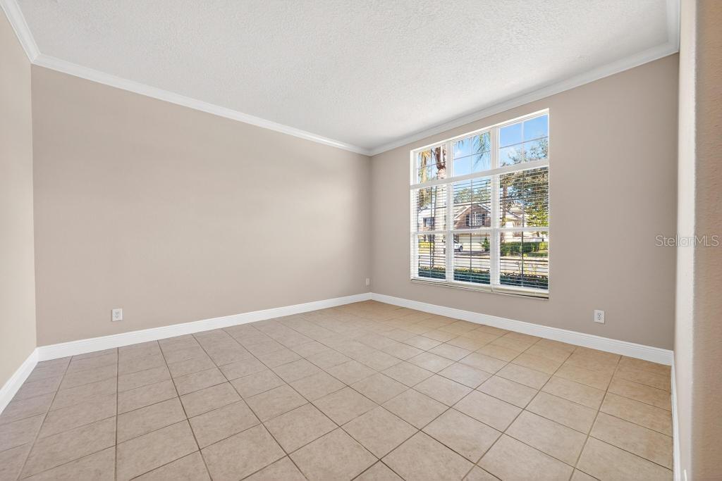 Image 11 of 70 For 201 Blue Water Edge Drive