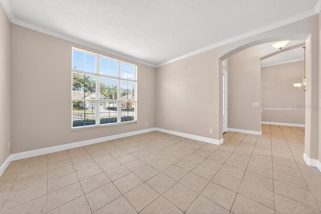 Image 12 of 70 For 201 Blue Water Edge Drive